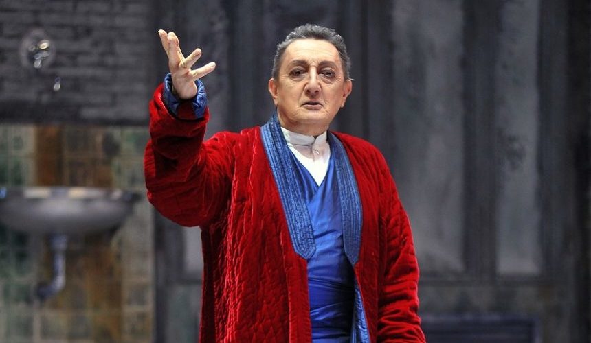 ANTIGONE-di-Federico-Tiezzi_-in-scena-Sandro-Lombardi-Creonte-_-foto-di-Achille-Le-Pera-8-e1584287126789-860x500