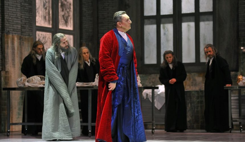 ANTIGONE-di-Federico-Tiezzi_-in-scena-Sandro-Lombardi-Creonte-_-foto-di-Achille-Le-Pera-9-860x500