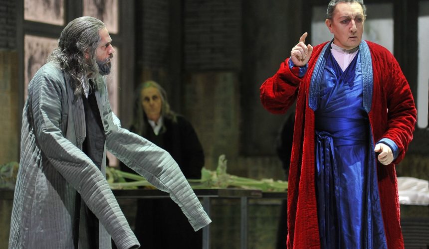 ANTIGONE-di-Federico-Tiezzi_-in-scena-Sandro-Lombardi-Creonte-e-Lorenzo-Lavia-Corifeo-_-foto-di-Achille-Le-Pera-11-860x500